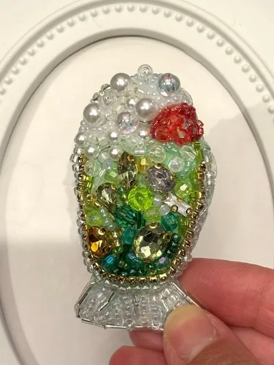 訳あり!! クリームソーダ ビーズ刺繍ブローチ ハンドメイド
