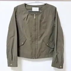 オンワード樫山 anySiS ノーカラー ジャケット ライダース カーキ 秋物