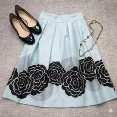 【TO BE CHIC】タックフレアスカート ひざ丈 花柄