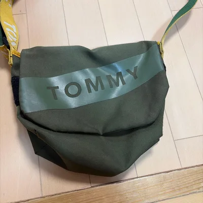 TOMMY ショルダーバッグ カーキ