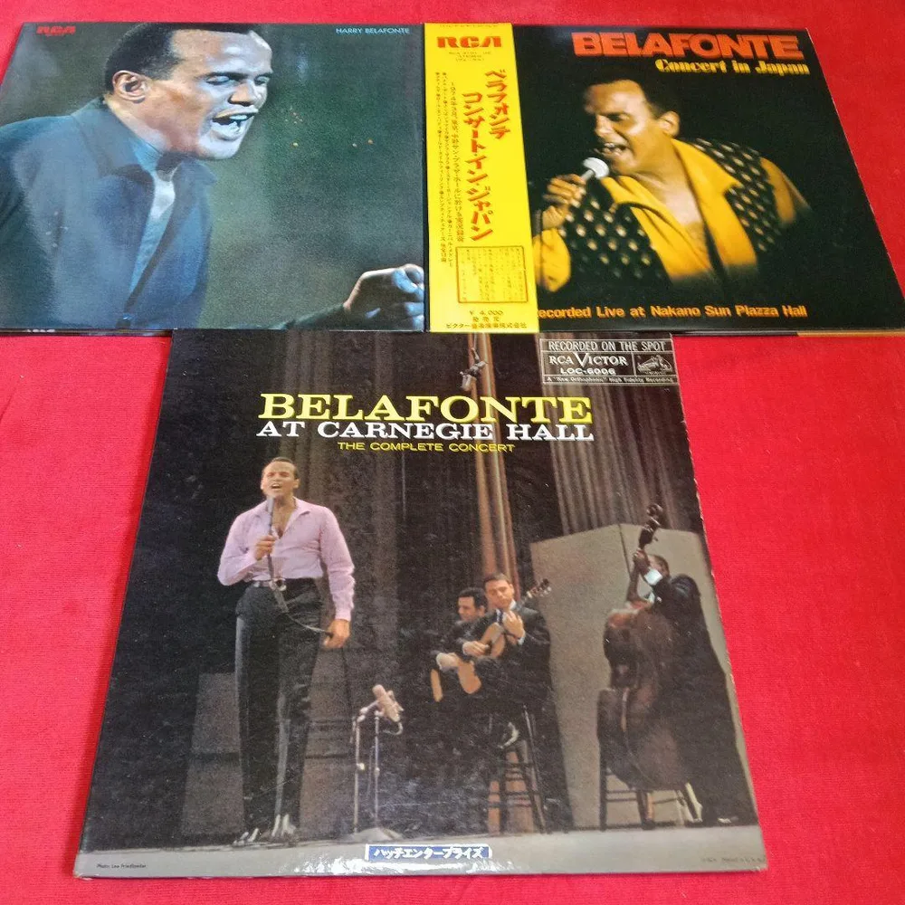 นักร้องในตำนานและนักเคลื่อนไหวทางสังคม Harry Belafonte ใช้แผ่นเสียง 3 แผ่น แผ่นเสียง RCA Victor 5 แผ่น