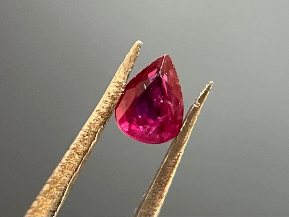 天然ルビー 0.20ct ペアシェイプ ピンクレッド 宝石 ルース