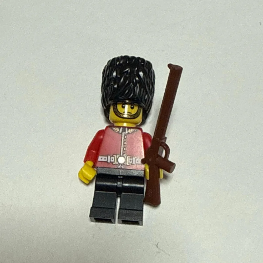 LEGO レゴ ミニフィグ 近衛兵 銃付き
