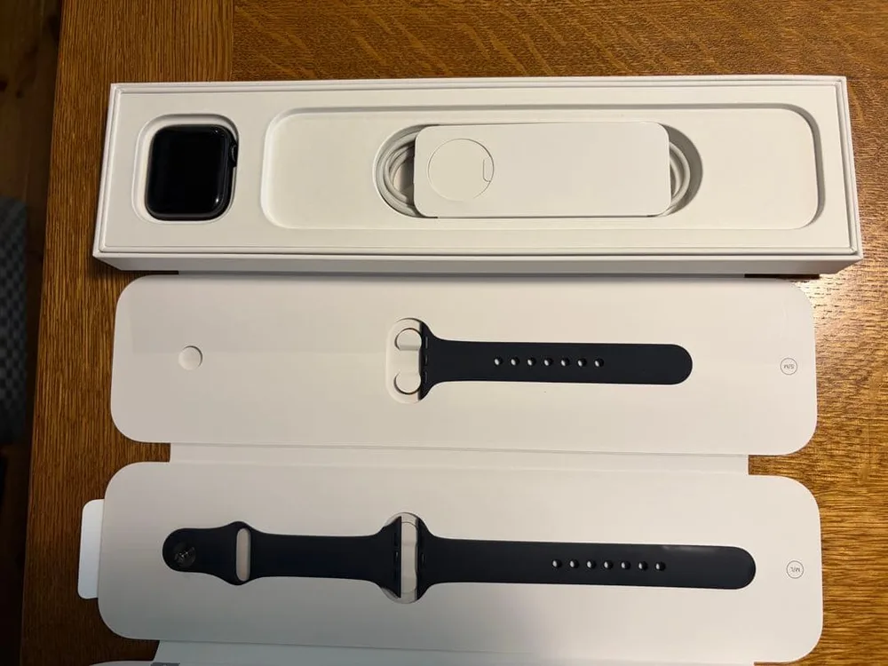 Apple Watch SE GPSモデル 40mmミッドナイト M/L