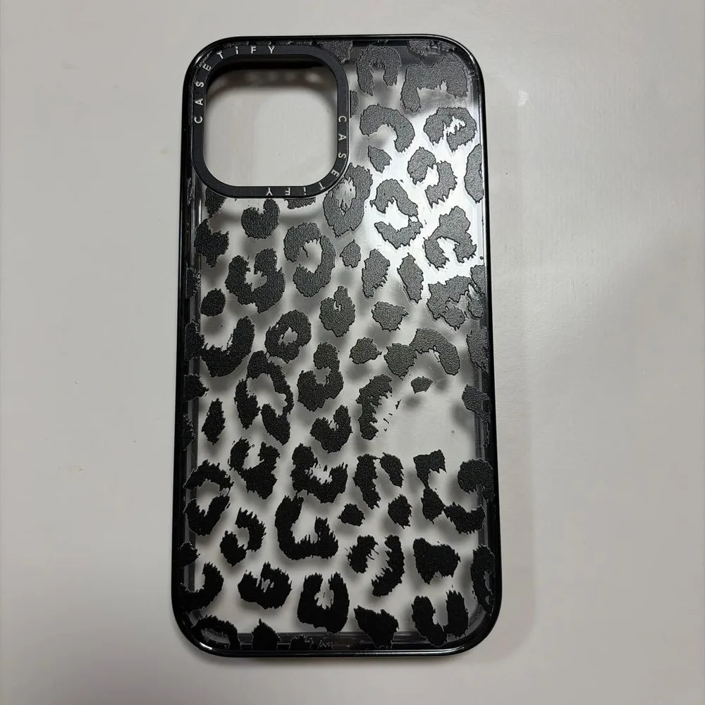 CASETiFY iPhone13promax レオパード柄ケース
