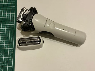 【中古】Panasonic ラムダッシュ ES-LT2B 3枚刃
