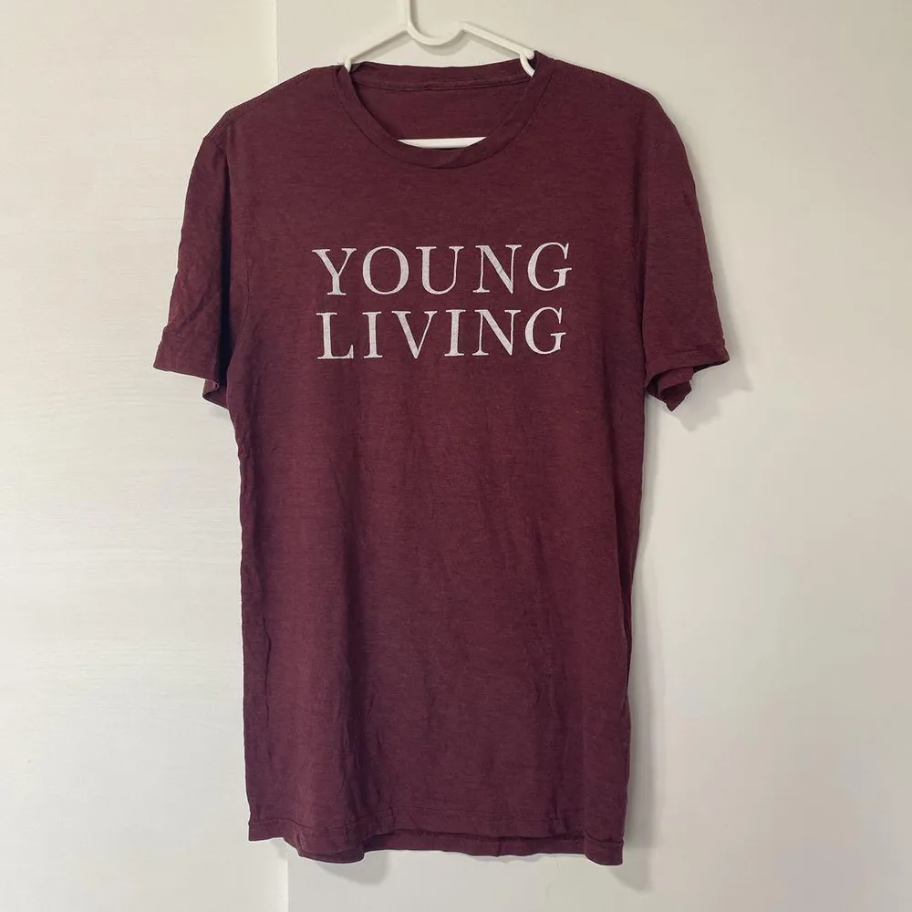 ヤングリビング Tシャツ クルーネック ロゴ M 赤紫 綿 デイリー