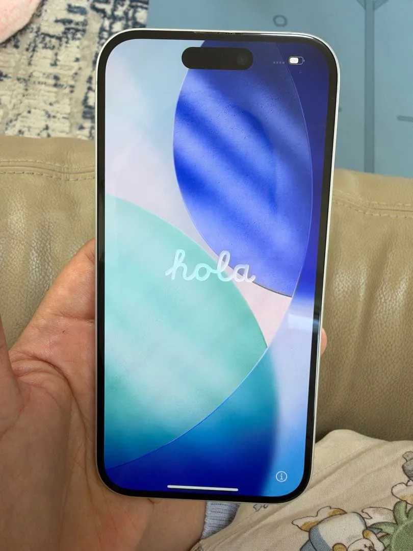 iPhone16 256GB ホワイト SIMフリー カメラガラス割れあり