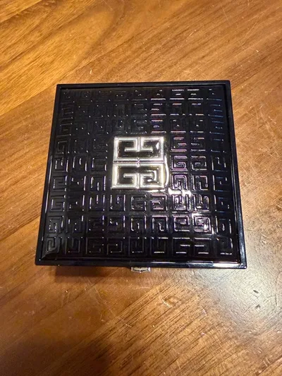 GIVENCHYクッションファンデーション 1-W105