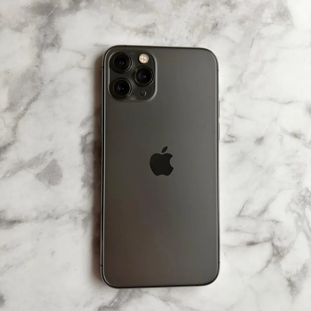 Apple 【 iPhone 11 Pro 】本体