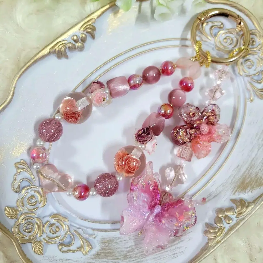 キラキラビーズストラップ✨ソフトレジンチャーム✨高品質樹脂ビーズ 薔薇