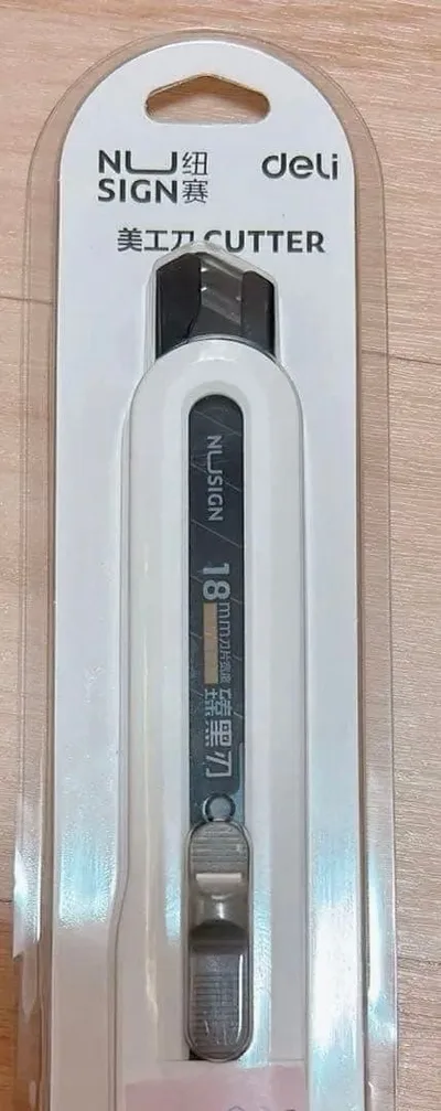カッター 万能ツール SK2厚刃 高炭素鋼の刃 錆びを防ぐ 自動ロック(白)