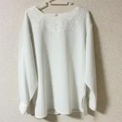 長袖ブラウス 刺繍 ホワイト 11号のLサイズ 日本製 ポリエステル 飾りボタン