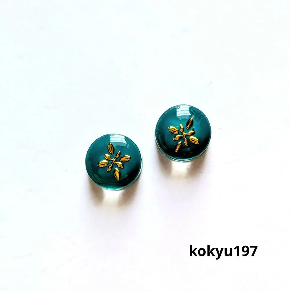 197 ハンドメイドピアス イヤリング レジン ゴールドモチーフ