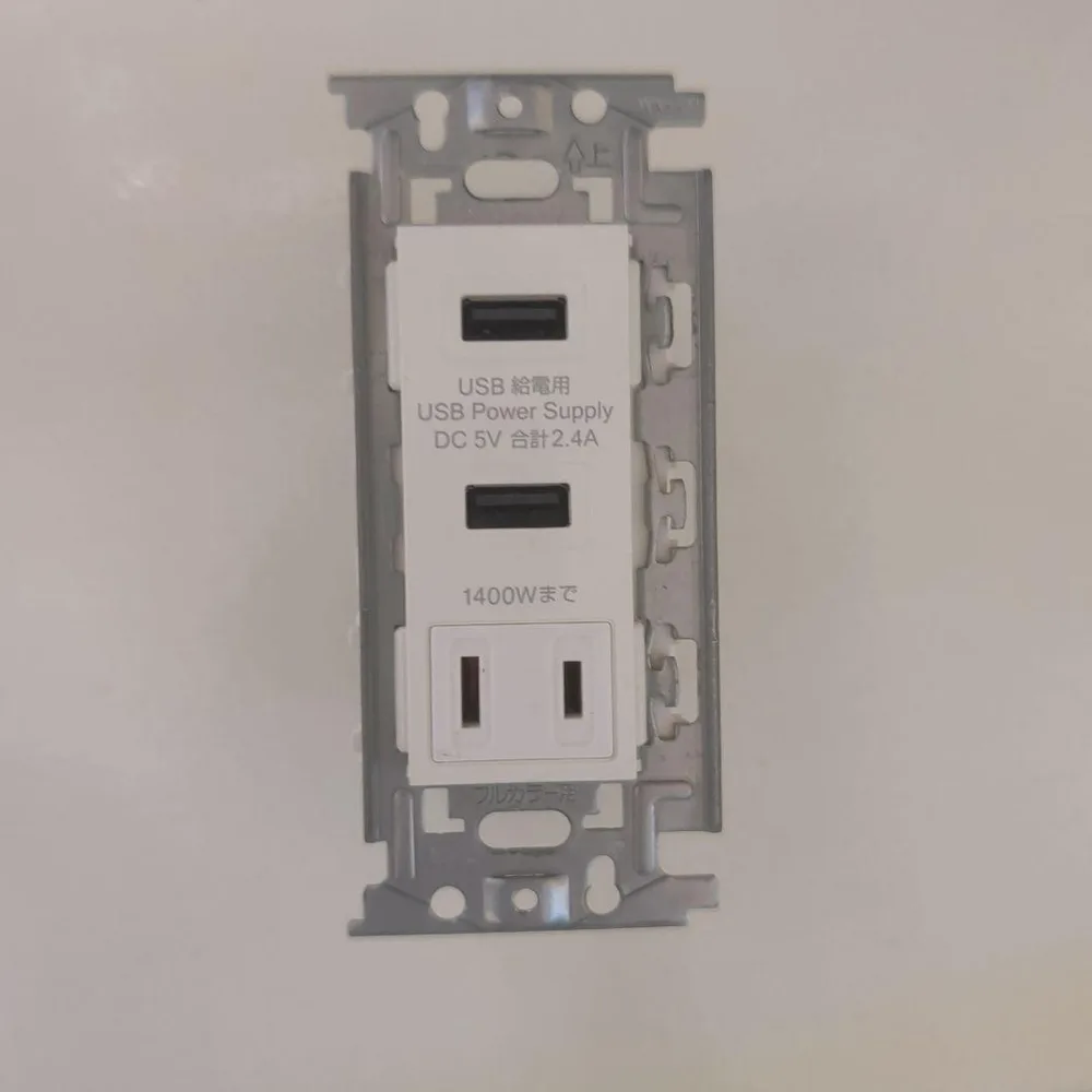 埋込USB給電コンセント R3702