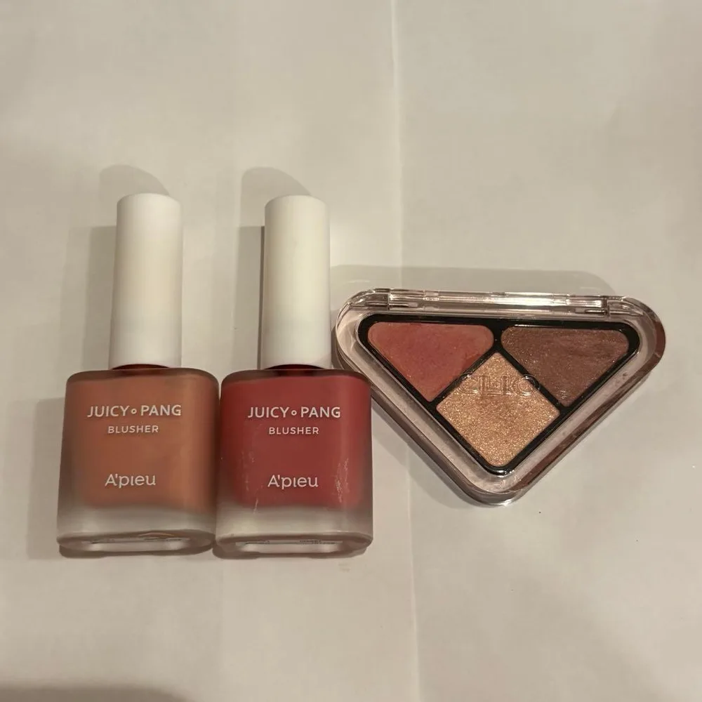 CLIO ESSENTIAL SHADOW TAP 02 ROSE CLOSER