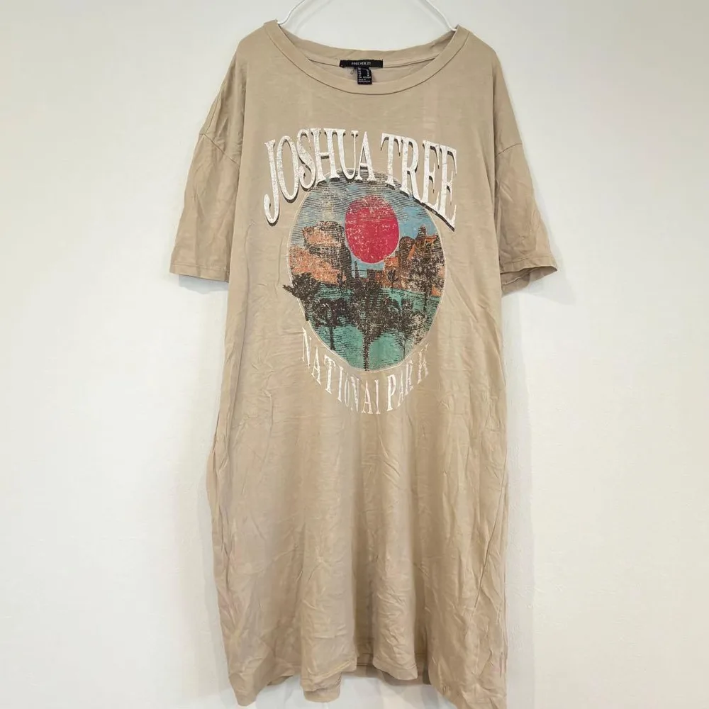 フォーエバー21 プリント Tシャツ クルーネック 半袖 プリント M ベージュ