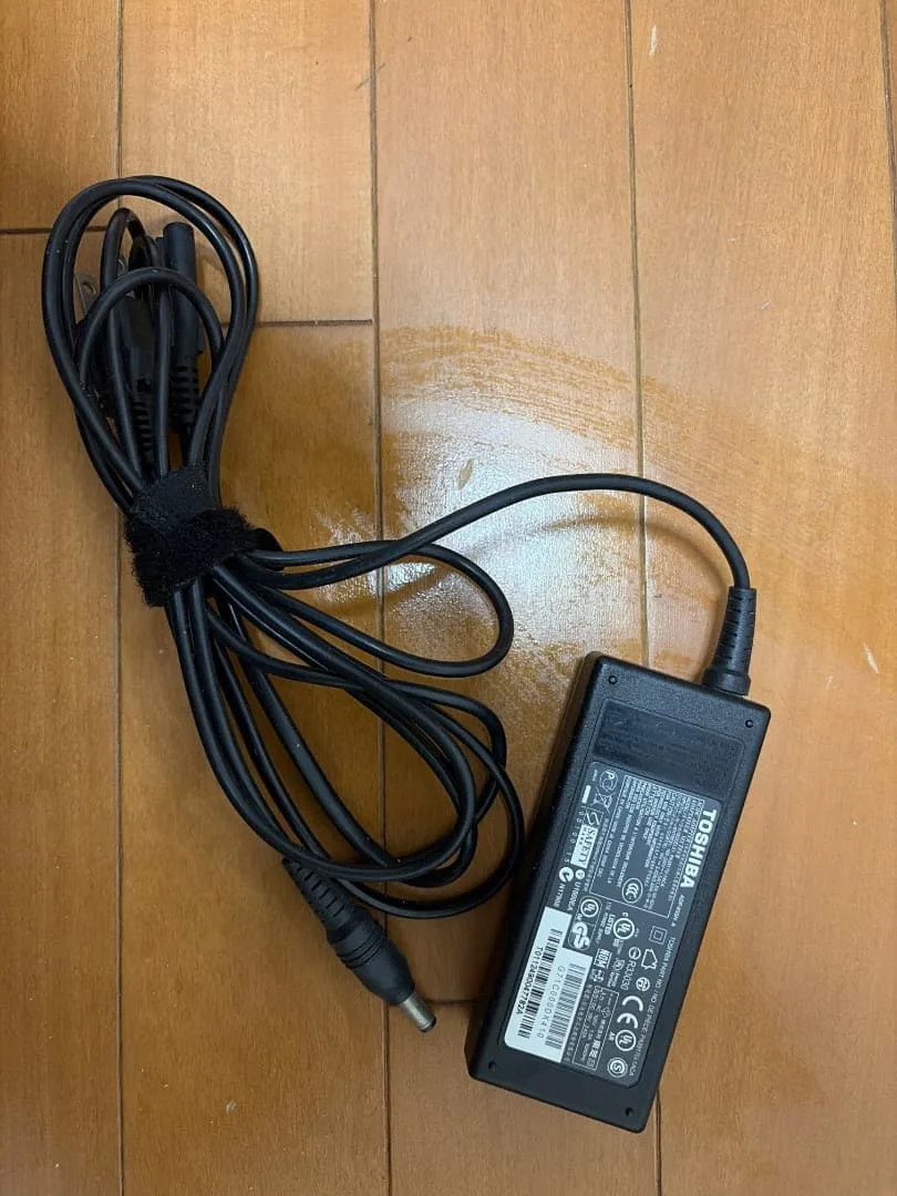 TOSHIBA ACアダプター ADP-65JH A