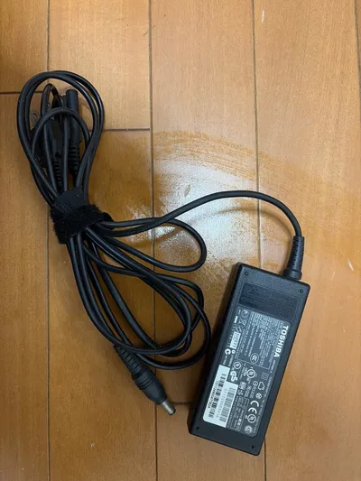 TOSHIBA ACアダプター ADP-65JH A