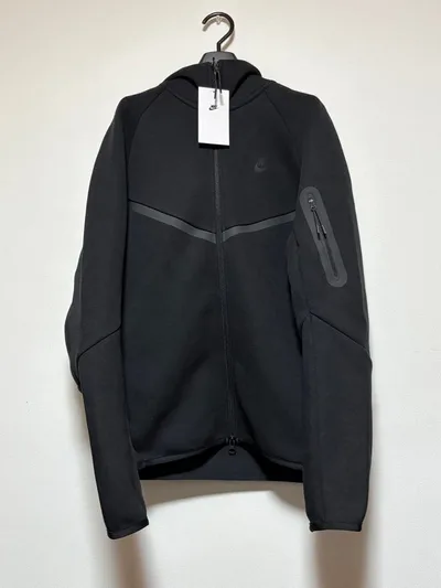 新品タグ付き NIKE テックフリース フルジップパーカー ブラック Sサイズ