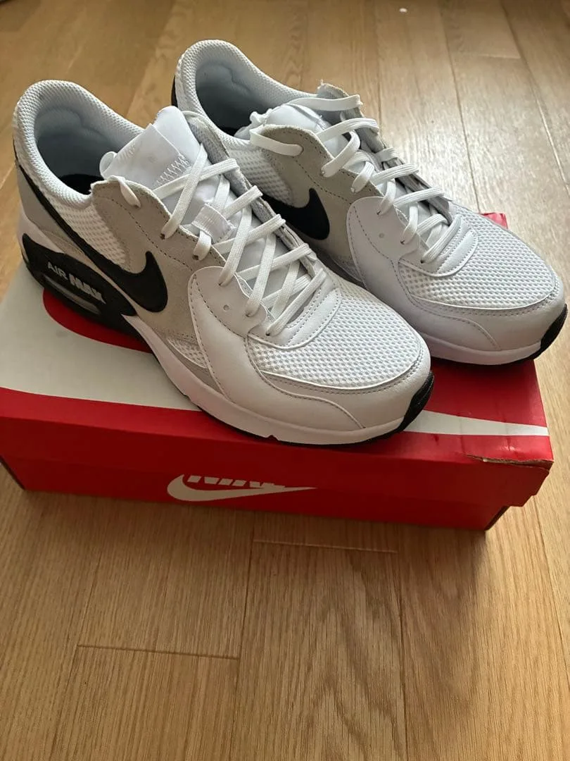 รองเท้าผ้าใบ Nike Air Max สีขาวสีเทาสีดำ