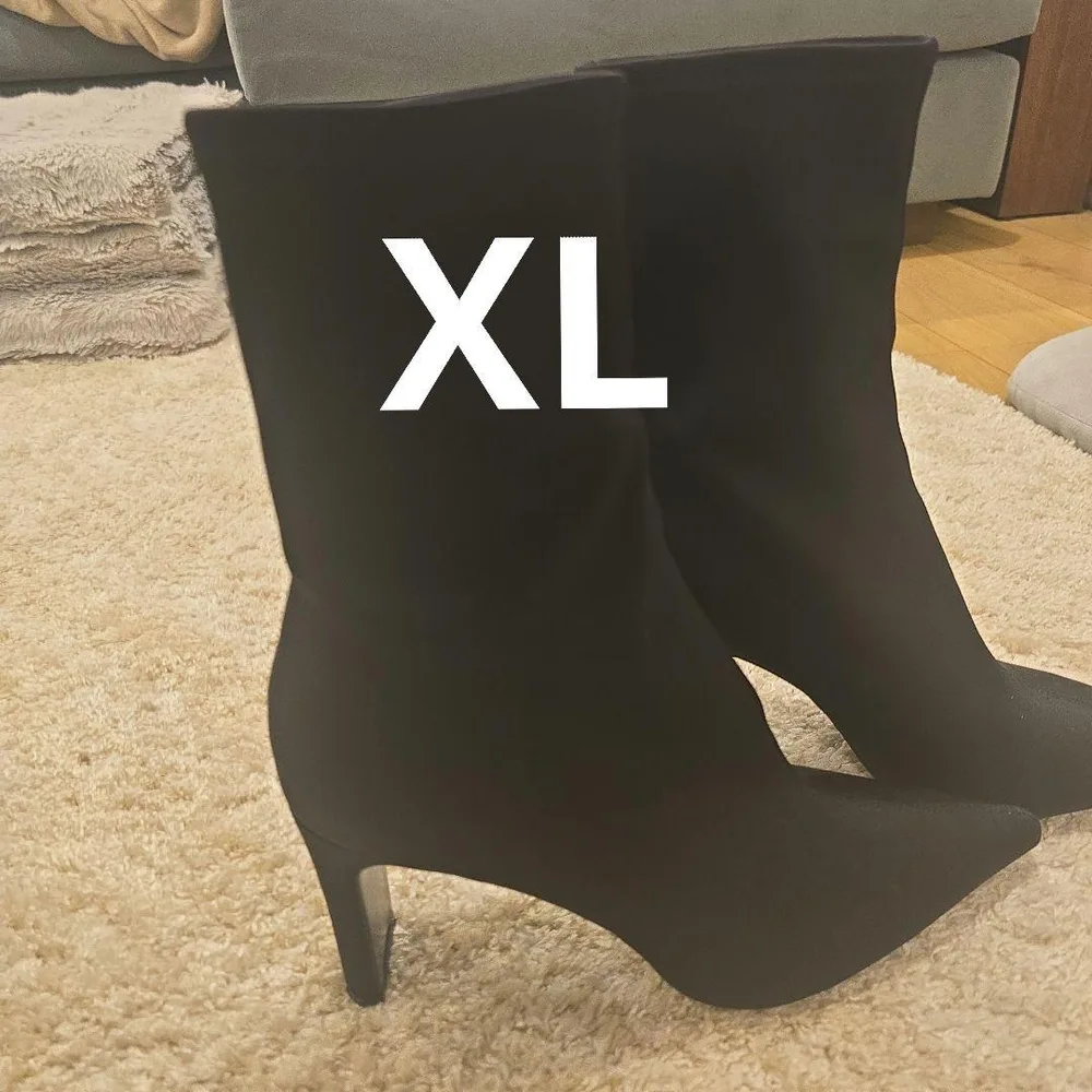 美品 鈴木亜美さんプロデュース ポインテッドトゥ ストレッチショートブーツ XL