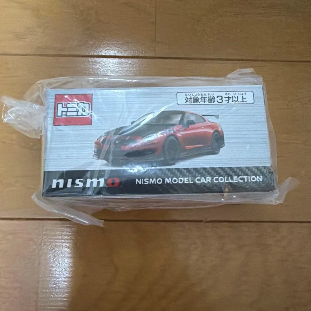 トミカ 日産 GT-R NISMO Vibrant Red