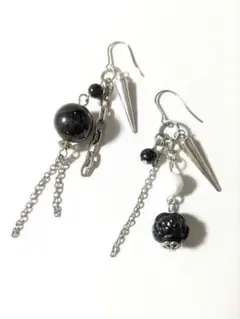【サージカルステンレス】黒薔薇ロックピアス アシンメトリー じゃらじゃらピアス