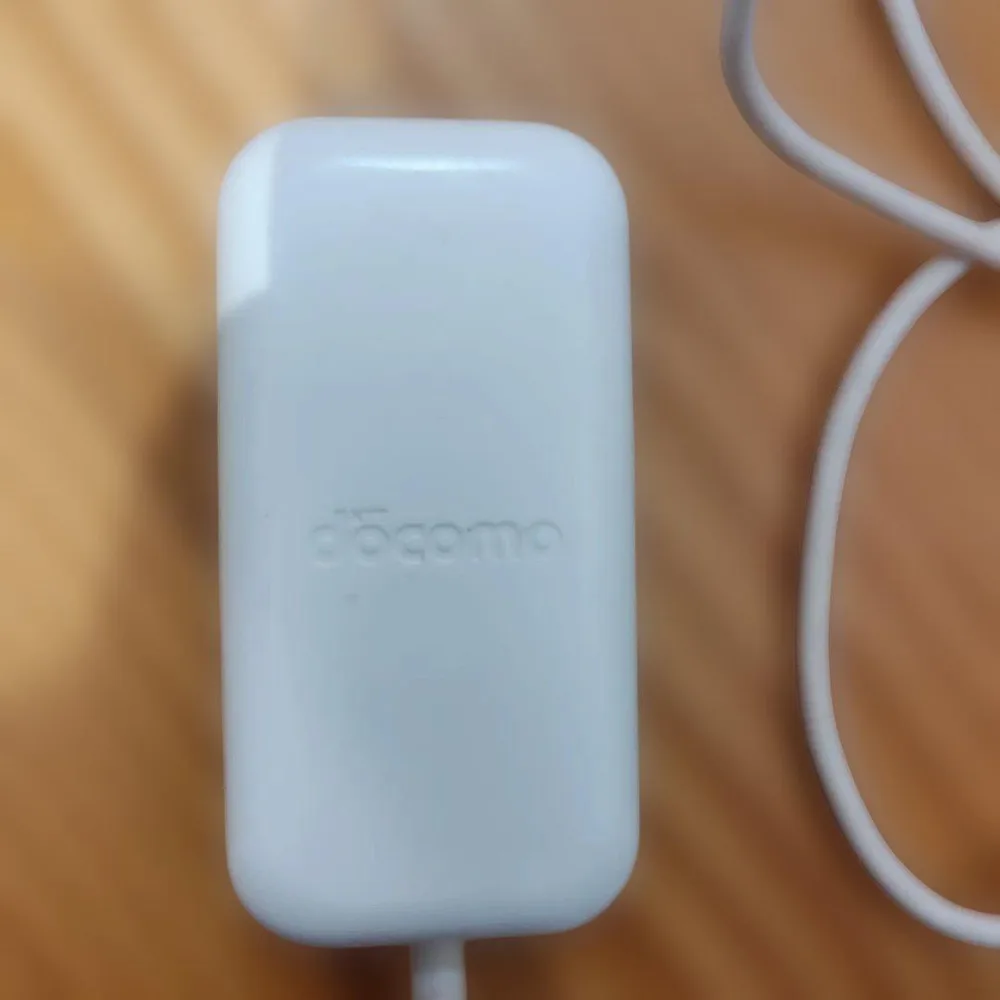 ジャンク品 docomo AC アダプタ 07 純正充電器