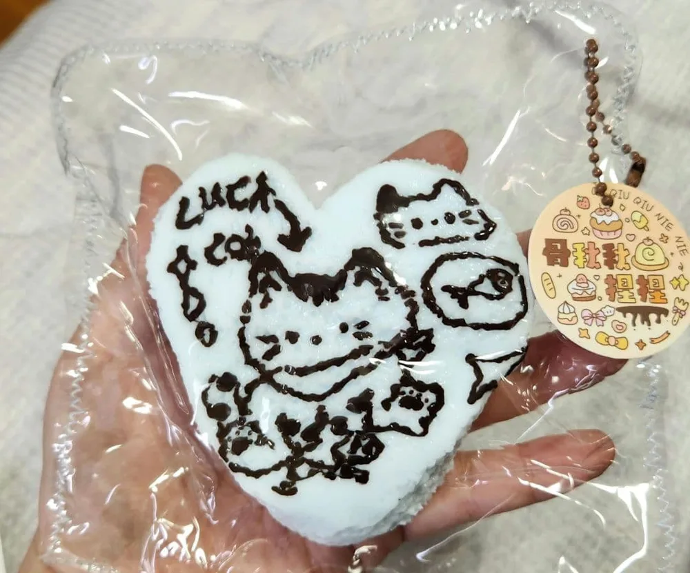 ハート型 スクイーズ 猫 手書き 紙タグつき 骨秋秋捏捏