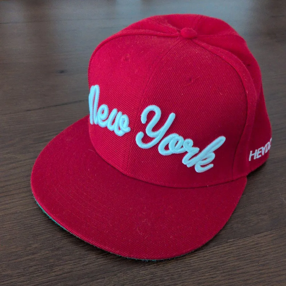 HEVDZ キャップ レッド New York 刺繍