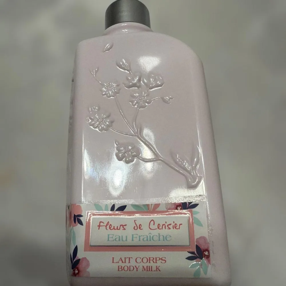 L'OCCITANE Fleurs de Cerisier ボディミルク
