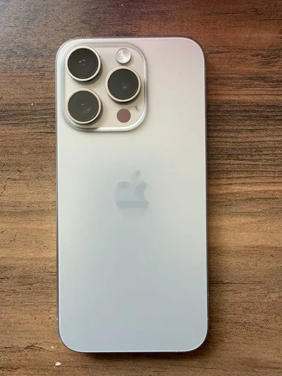 Apple iPhone 15 Pro 本体