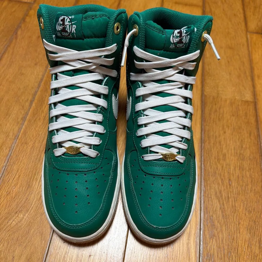 NIKE AIR FORCE 1 ハイカット グリーン スニーカー 緑 白紐