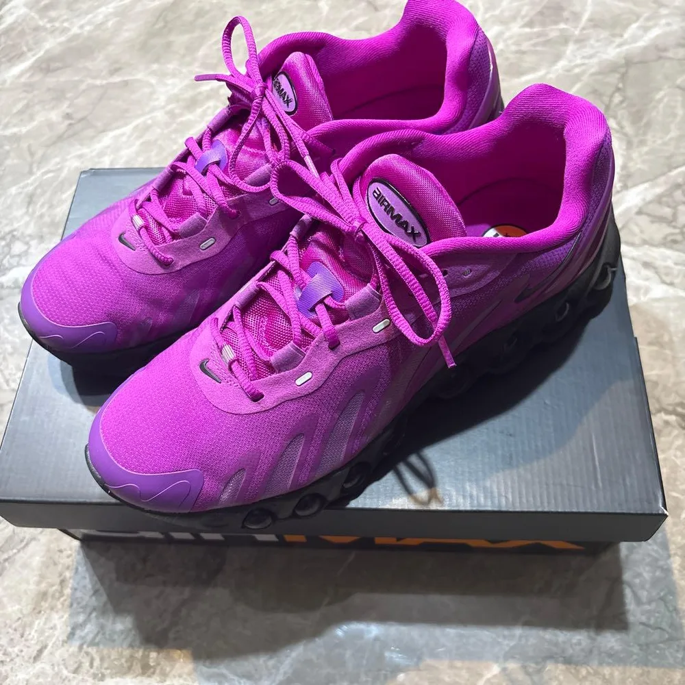 รองเท้าผ้าใบ NIKE AIR MAX DN8 สีม่วง