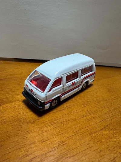 トミカ トヨタハイエース ゆうパック ミニカー