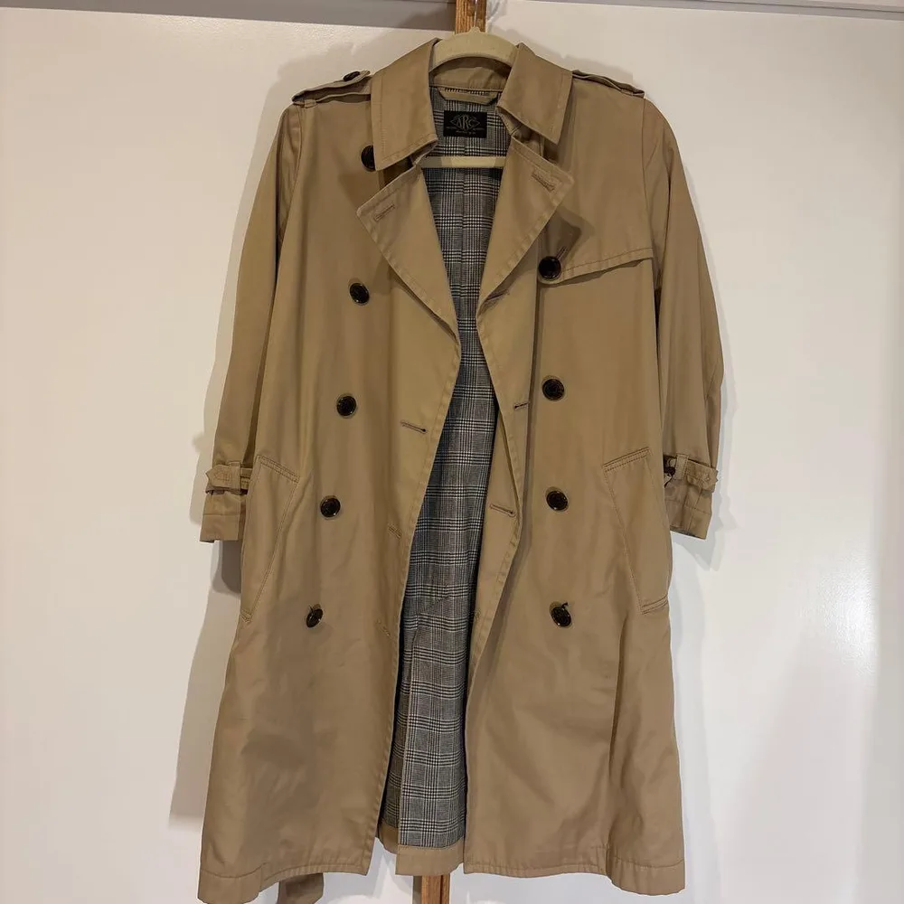 ARC Trench Coat สีเบจ Double Button