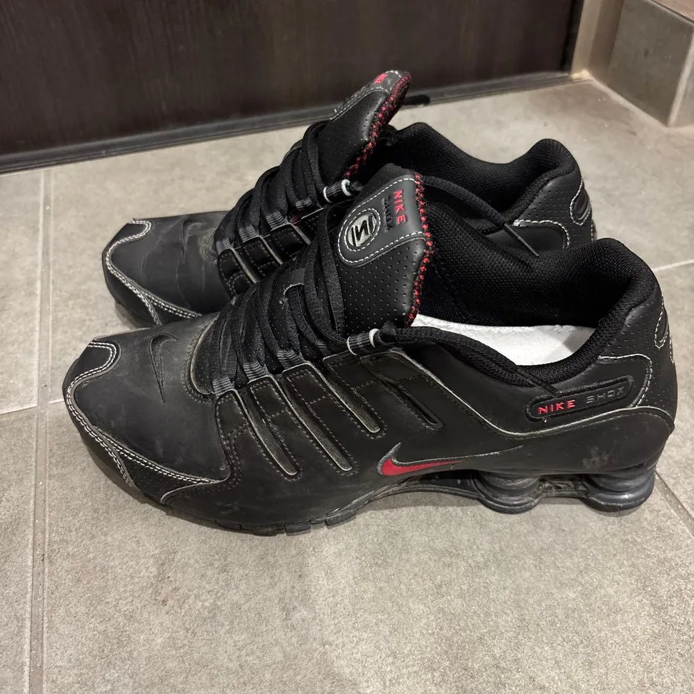 NIKE SHOX ブラック スニーカー