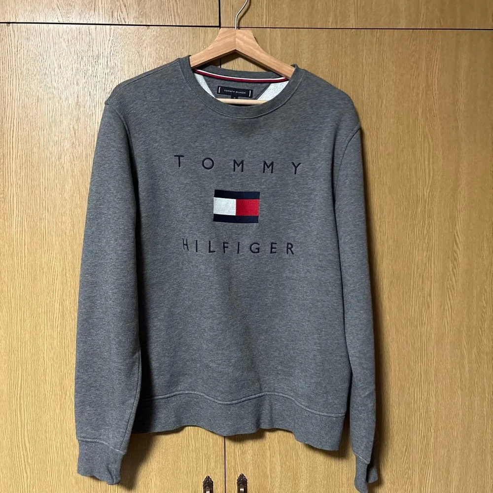 トミーヒルフィガー スウェット グレー