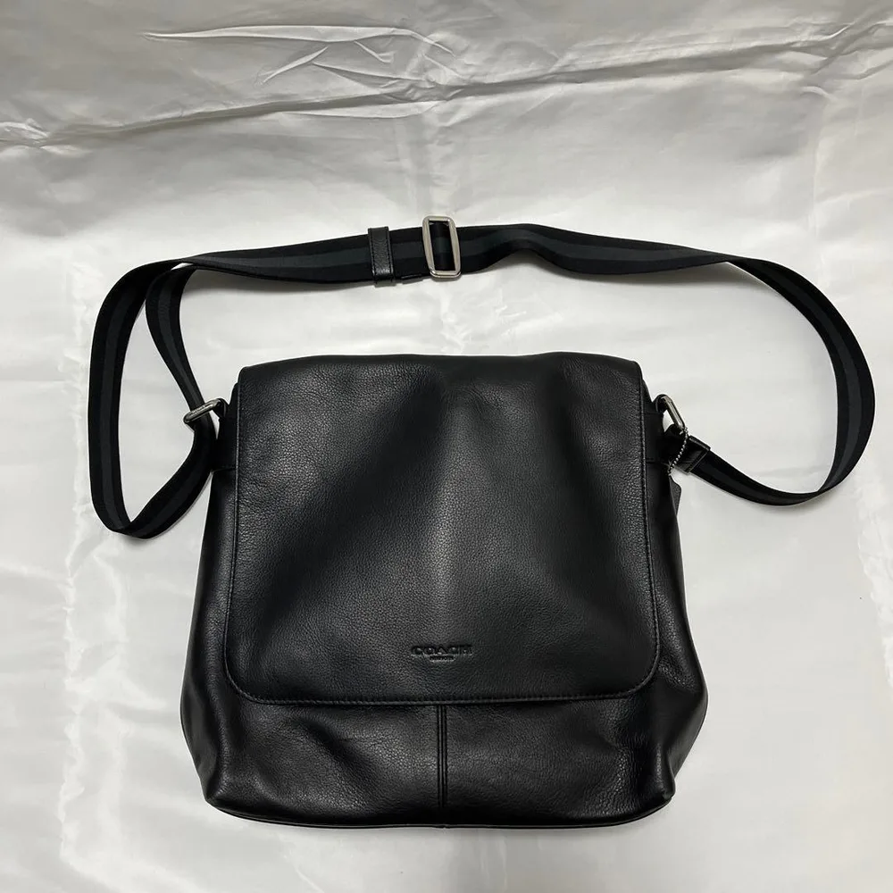 กระเป๋าสะพาย COACH หนังสีดำ