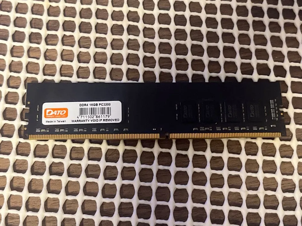 DATO DDR4 16GB PC3200 メモリ