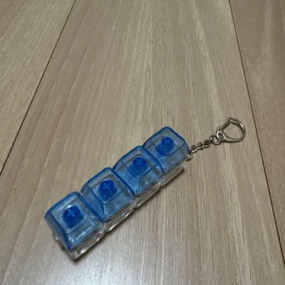 メカニカルキーボード スイッチ キーホルダー 4連 クリアブルー