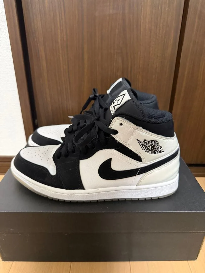Jordan 1 Mid "Omega/Black/White"