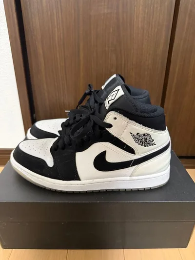 Jordan 1 Mid "Omega/Black/White"