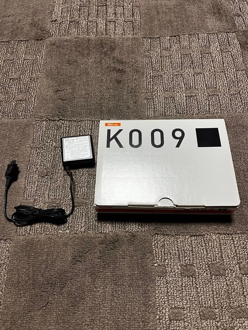 auガラケー K009 本体 メタルブラック au 共通ACアダプタ02 充電器