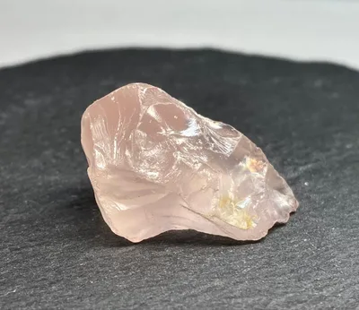 ピンクフェナカイト 鉱物 宝石 原石 5.970g 29.85ct