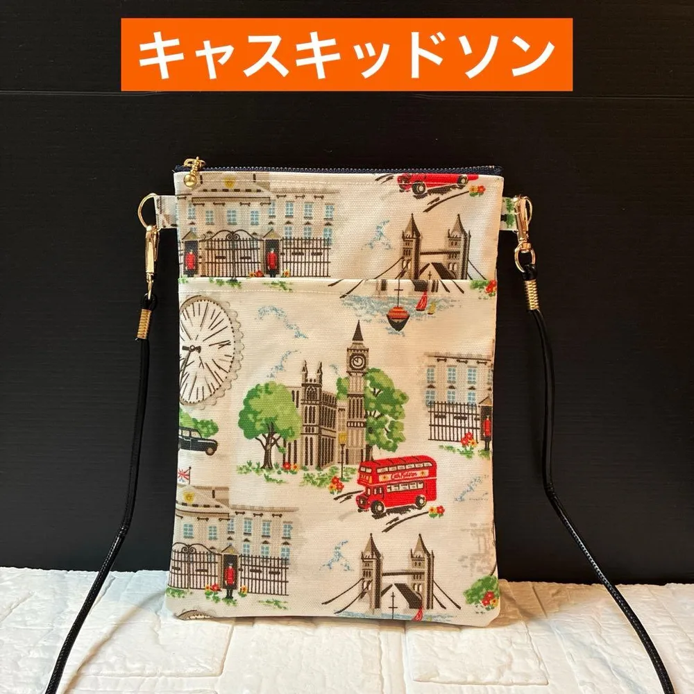 ☆ 大 サコッシュ スマホポーチにも!キャスキッドソン ラミネート地ハンドメイド