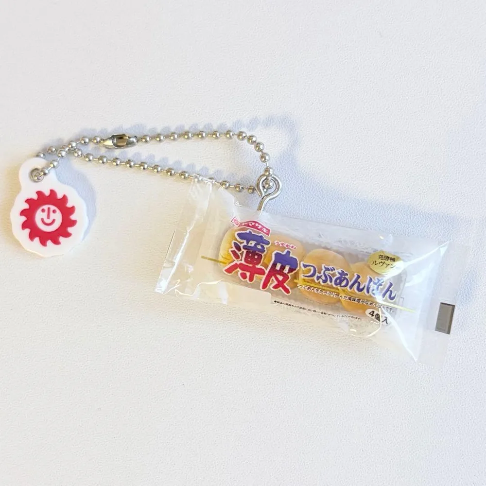 ヤマザキ ミニチュアチャーム 薄皮つぶあんぱん ガチャ キーホルダー 食品ガチャ