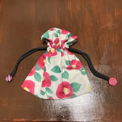 ハンドメイド 椿柄 巾着袋