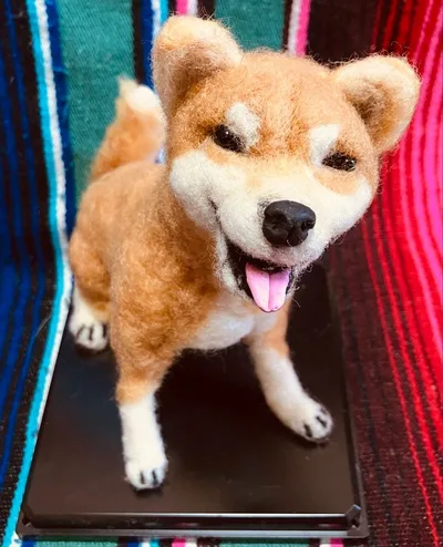 ハンドメイドの一点物 羊毛フェルト 柴犬(茶) 少しだけポーズを変えられます。